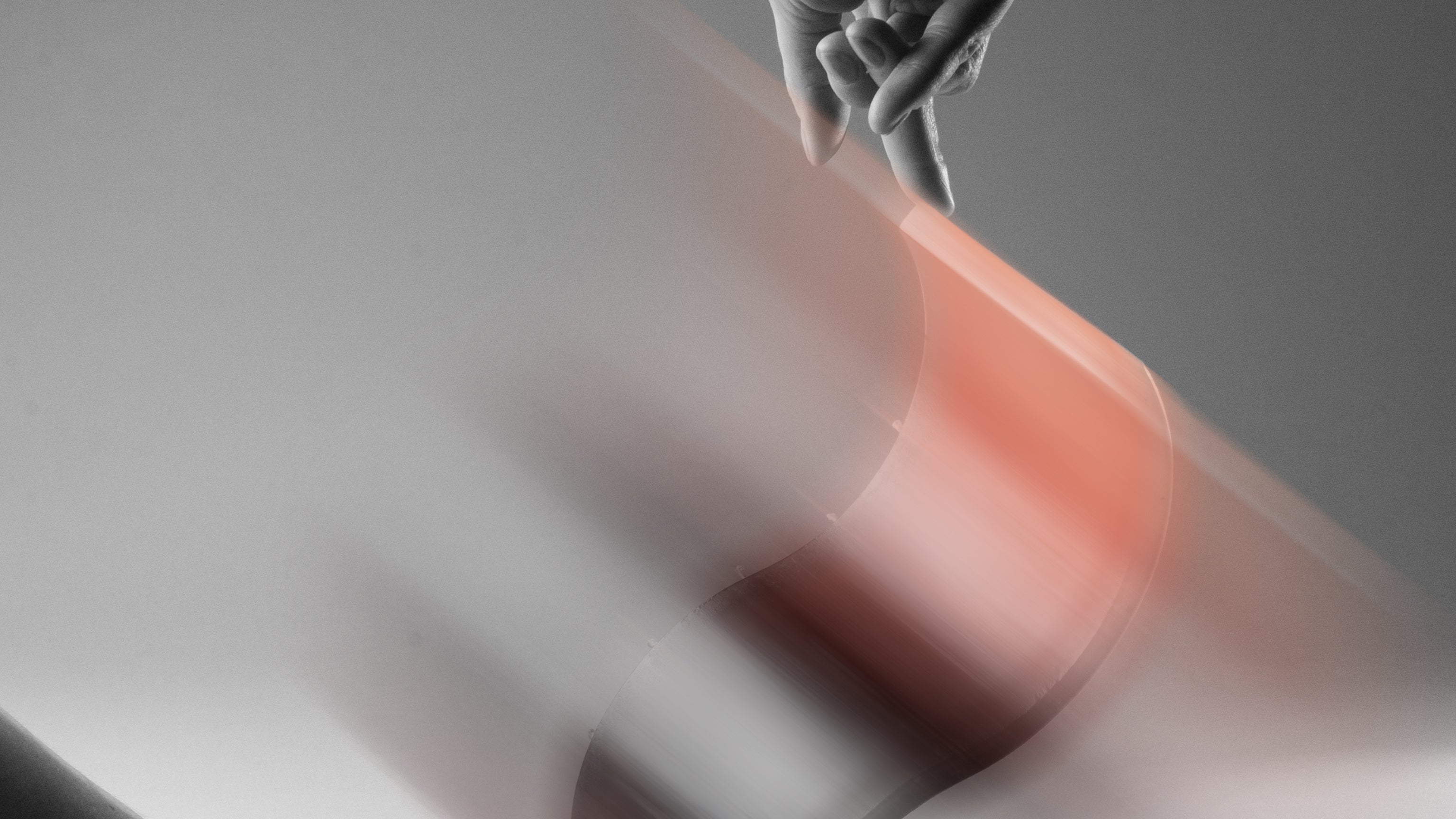 ESCLUSSO Abstract Vision Behind the art of making the most unique decorative candles in the world.