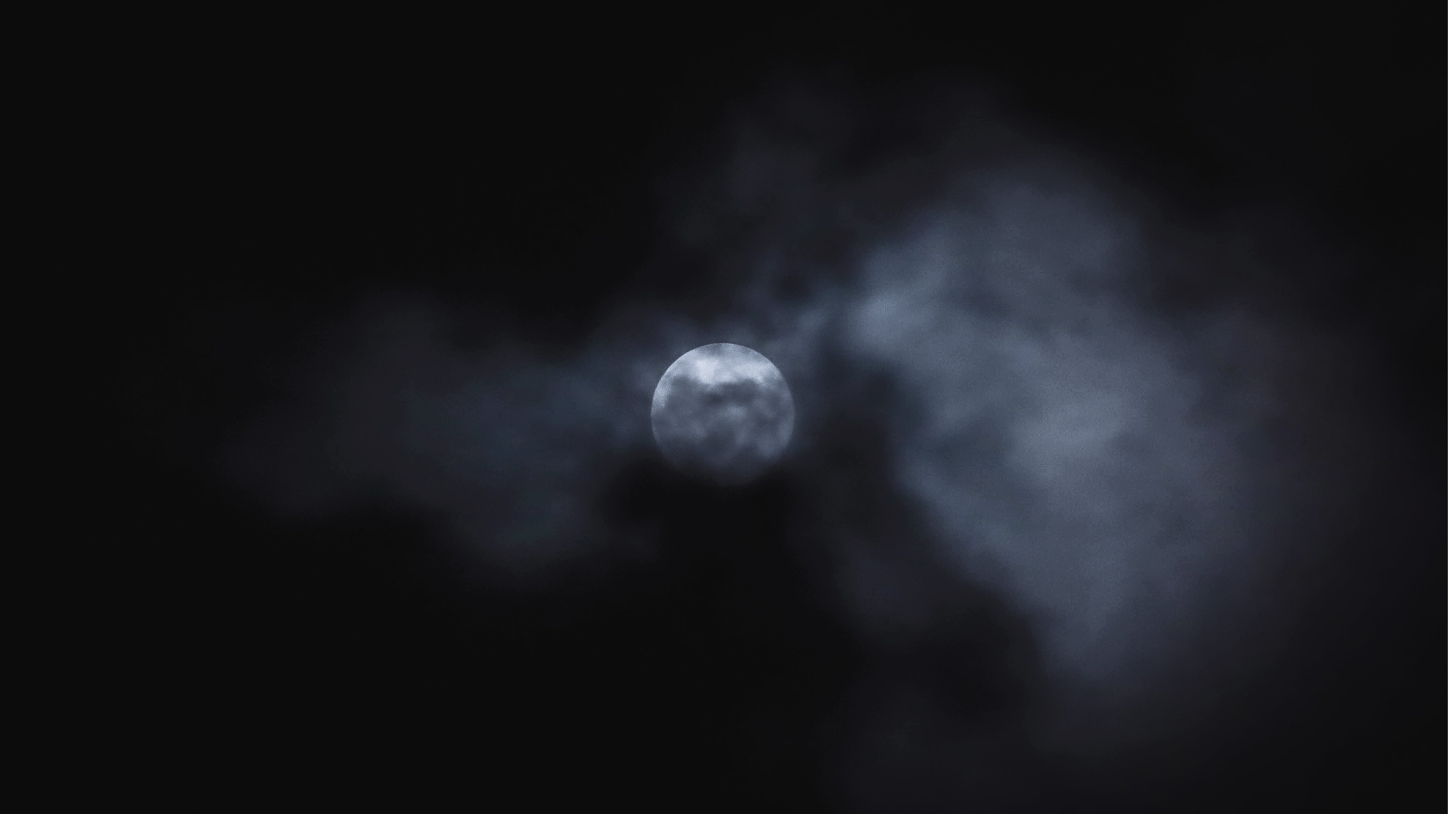 BLACK – SCULPTURAL CALM